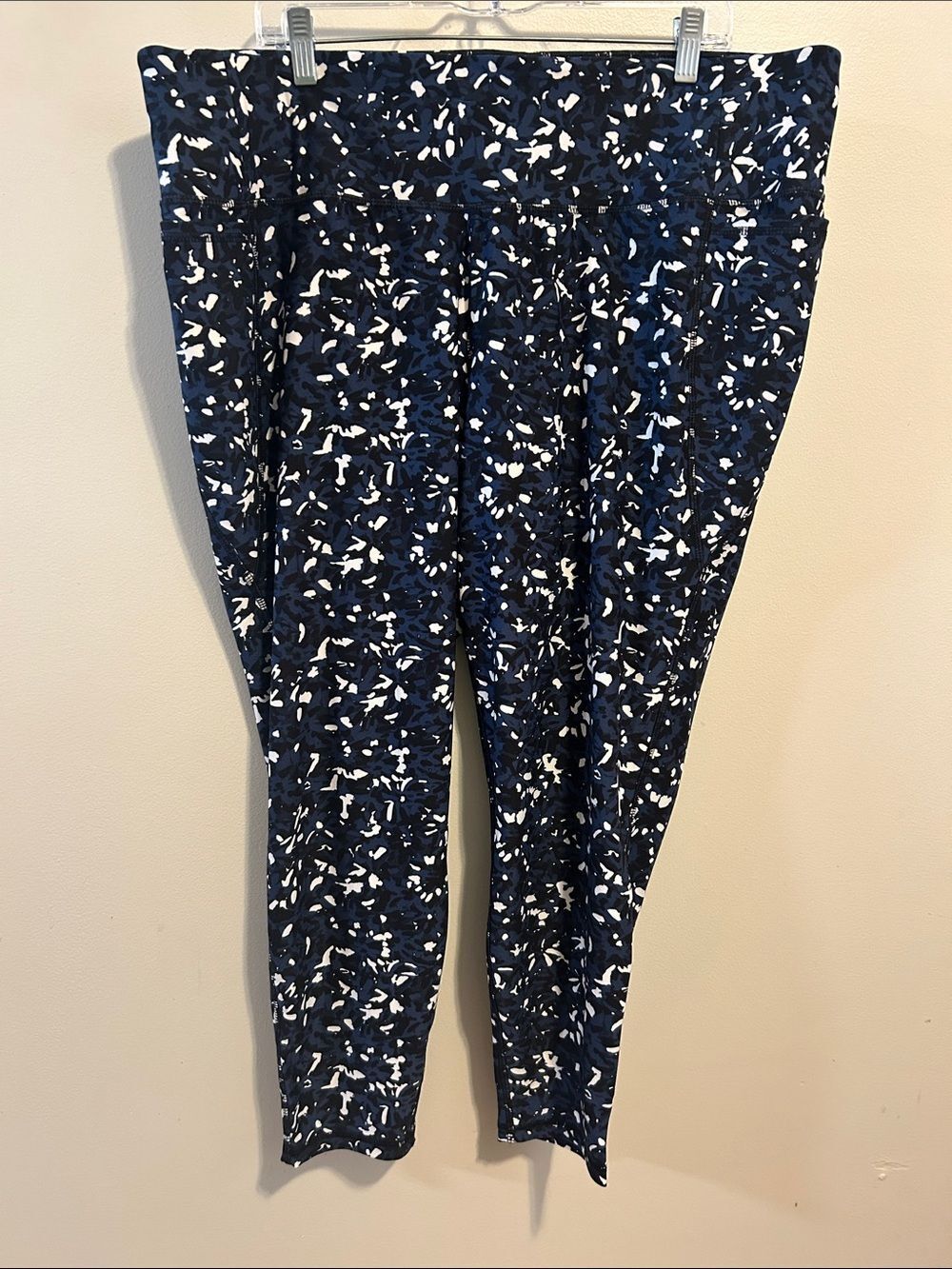 Livi Active Lane Bryant Leggings Womens 22/24 Plus Size Blue Abstract Athletic